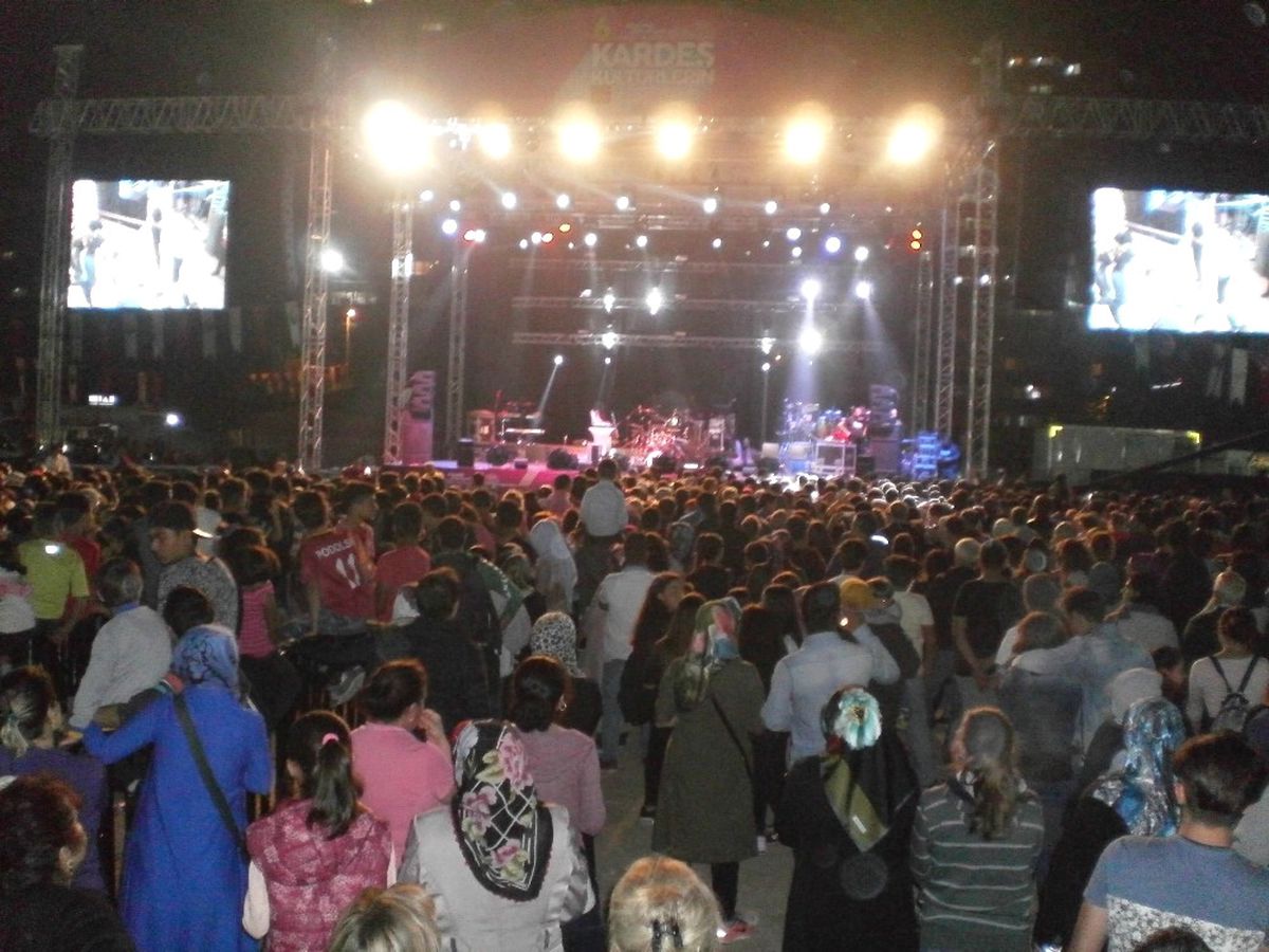 Hadise ve Mümin Sarıkaya 6. Kardeş Kültürler Festivali\'nde Sahne Aldı