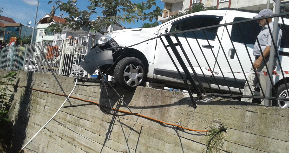 Kocaeli\'de Trafik Kazası: 1 Yaralı