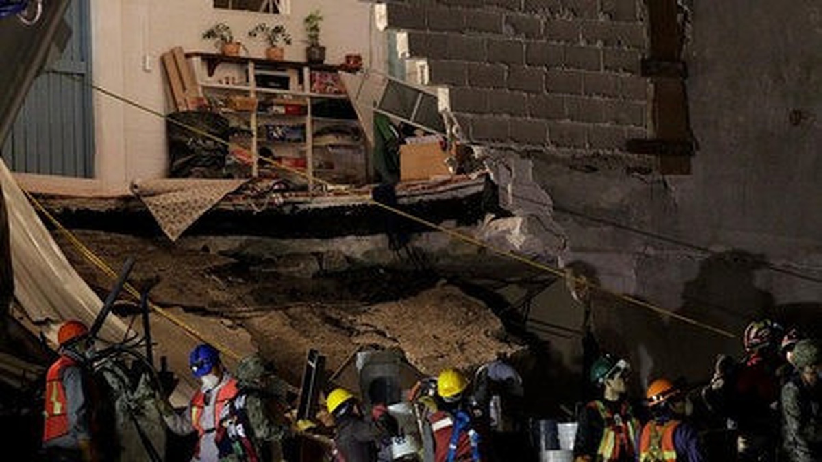 Meksika\'da Ölü Sayısı 300\'ü Aştı Umutlar Azalıyor
