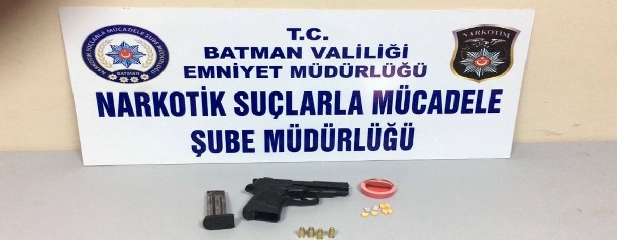 Meşrubat Dolabına Zulalanmış Uyuşturucu Hap Ele Geçirildi