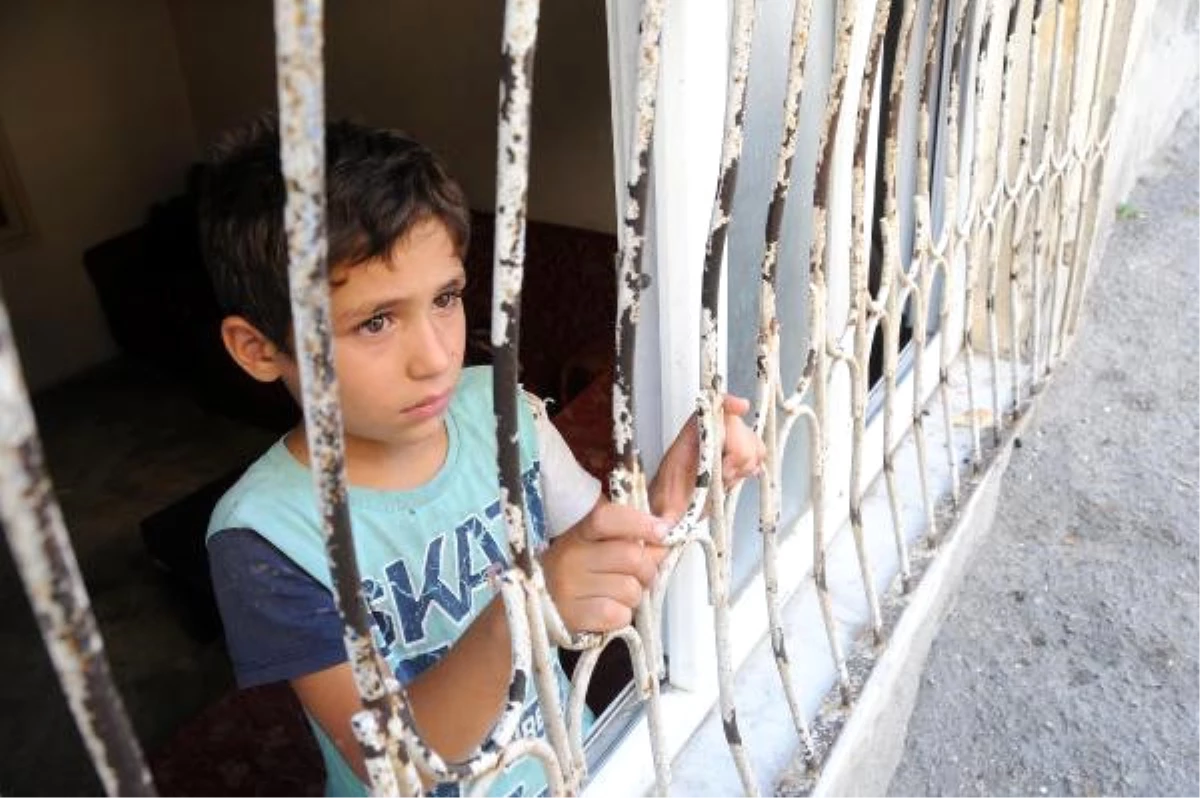 Polis, Suriyeli Çocuklara Sahip Çıktı