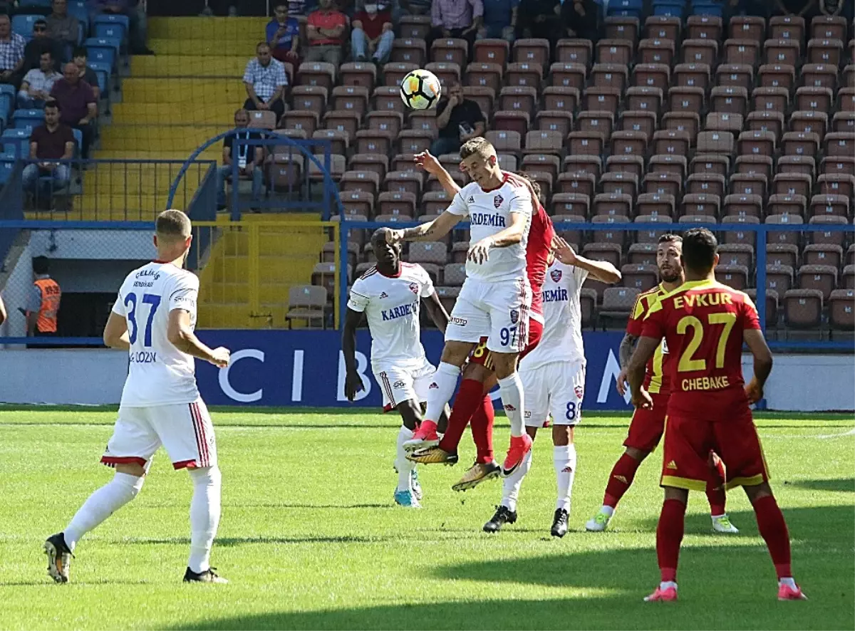 Süper Lig: K.karabükspor: 0 - E.y. Malatyaspor: 3 (İlk Yarı )