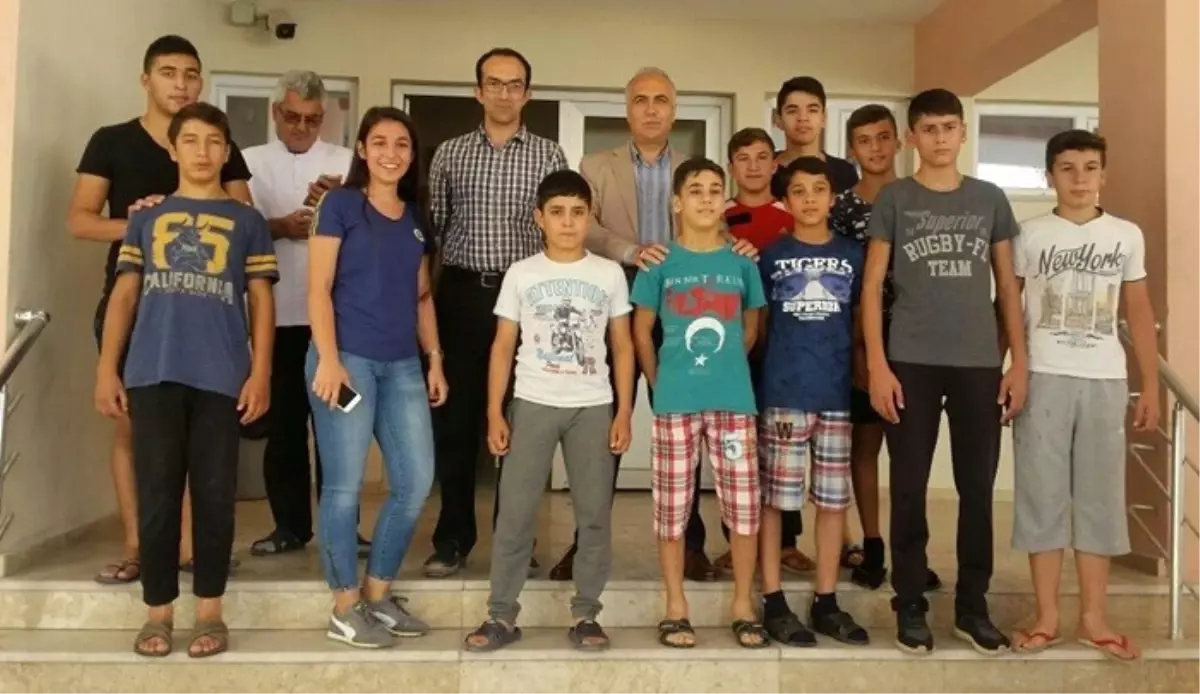 Vali Karahan Gençlik Merkezini Ziyaret Etti