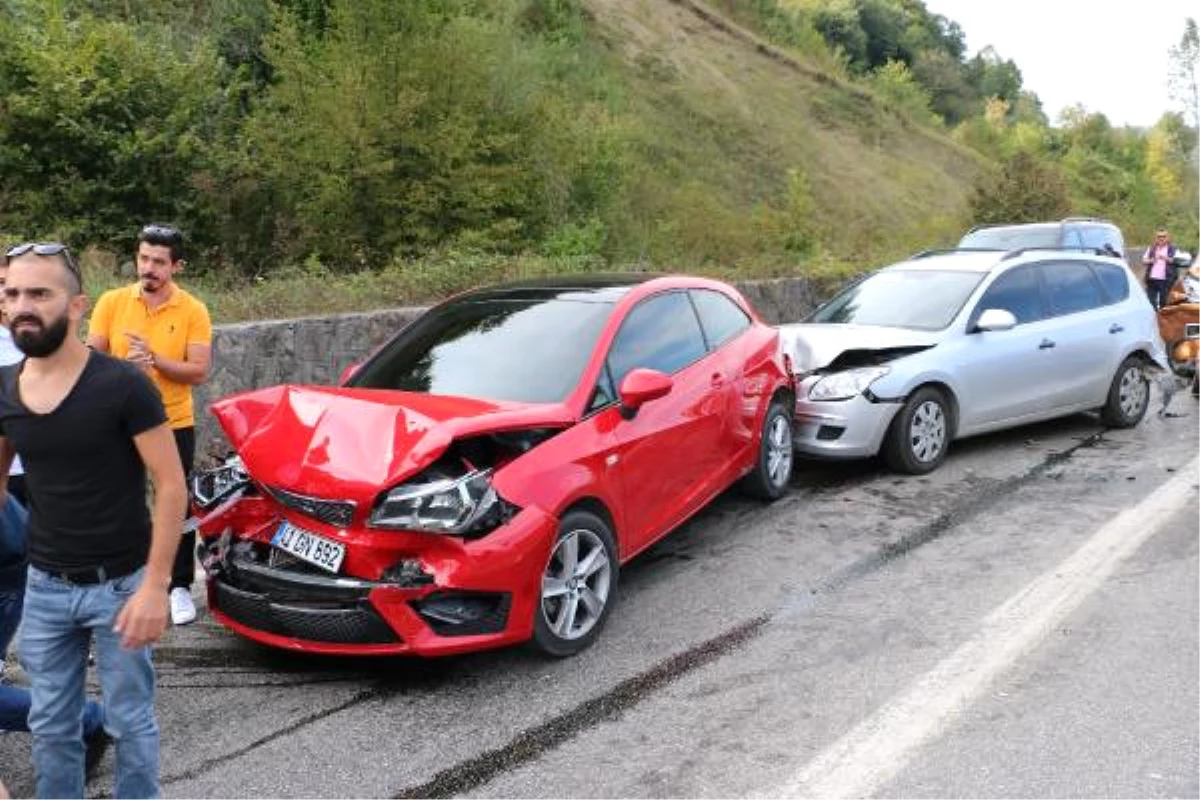 Zonguldak\'ta 5 Araçlı Zincirleme Kaza: 4 Yaralı