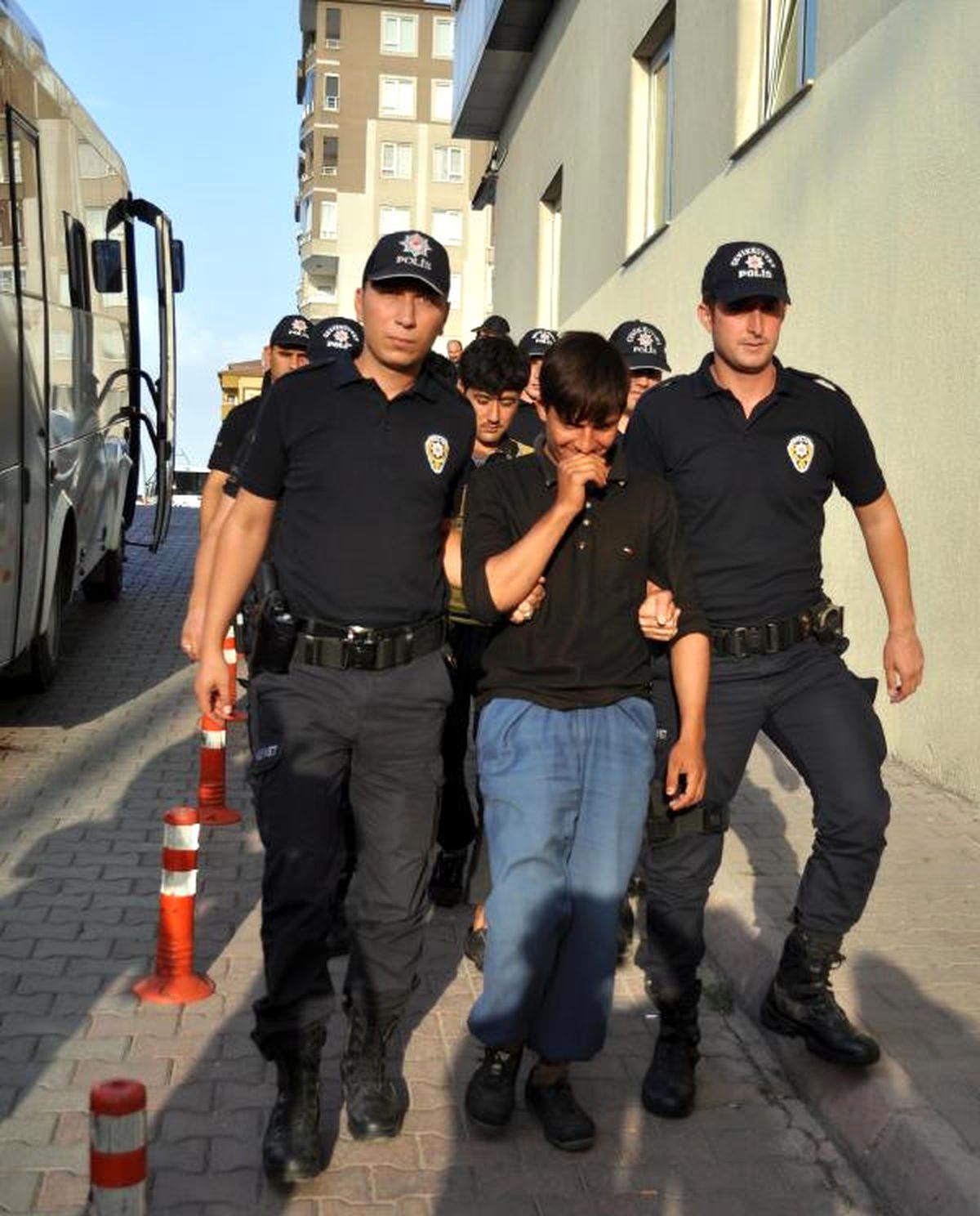 25 Kaçak Yakalandı