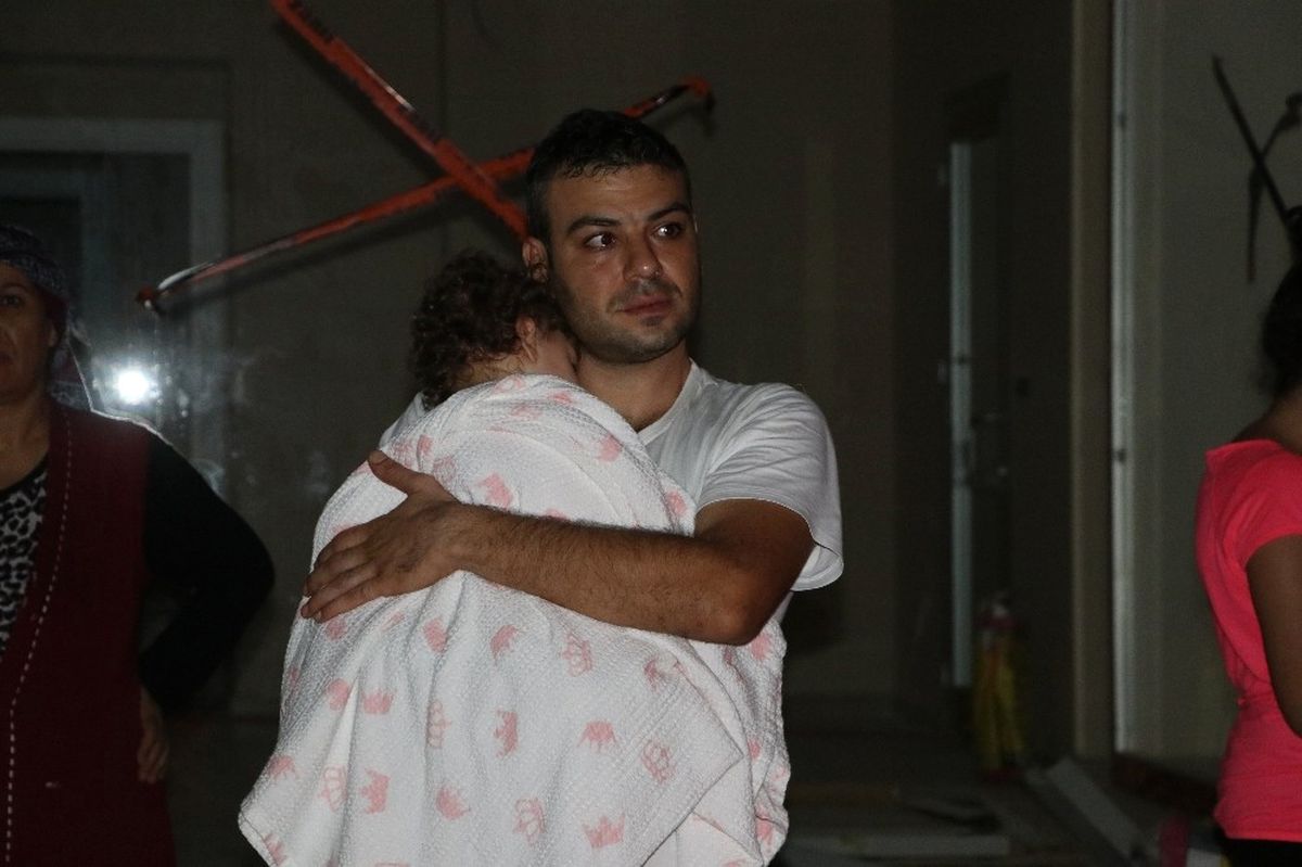 Adana\'da Apartmanda Çıkan Yangın Korkuttu