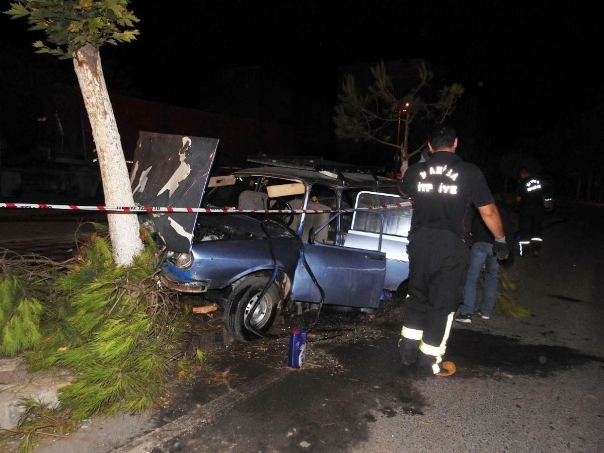 Ağaçlara Çarparak Durabildi: 2 Yaralı