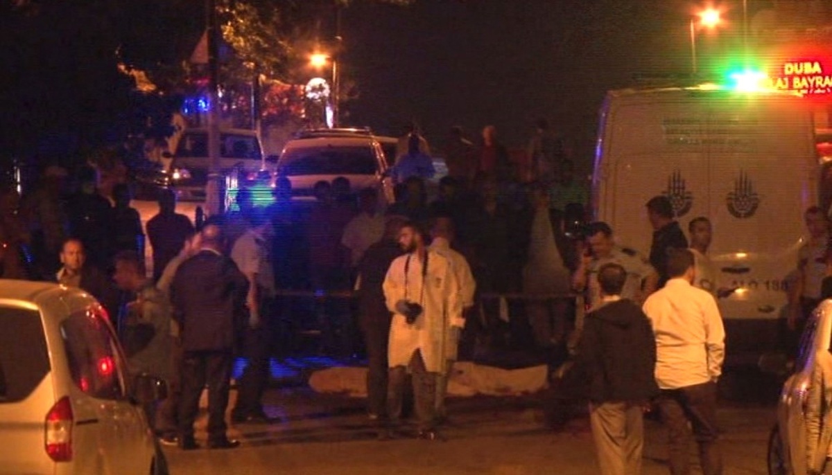Ailesiyle Yolun Karşısına Geçmek İsteyen Kadına Araba Çarptı: 1 Ölü