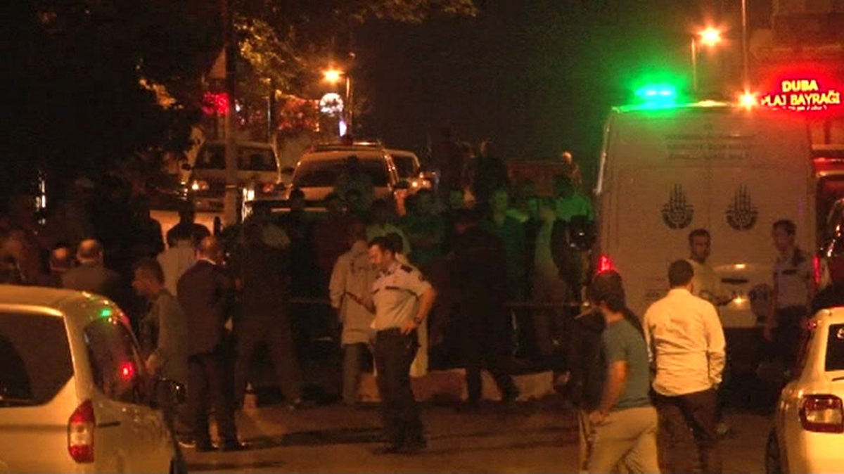Ailesiyle Yolun Karşısına Geçmek İsteyen Kadına Araba Çarptı: 1 Ölü