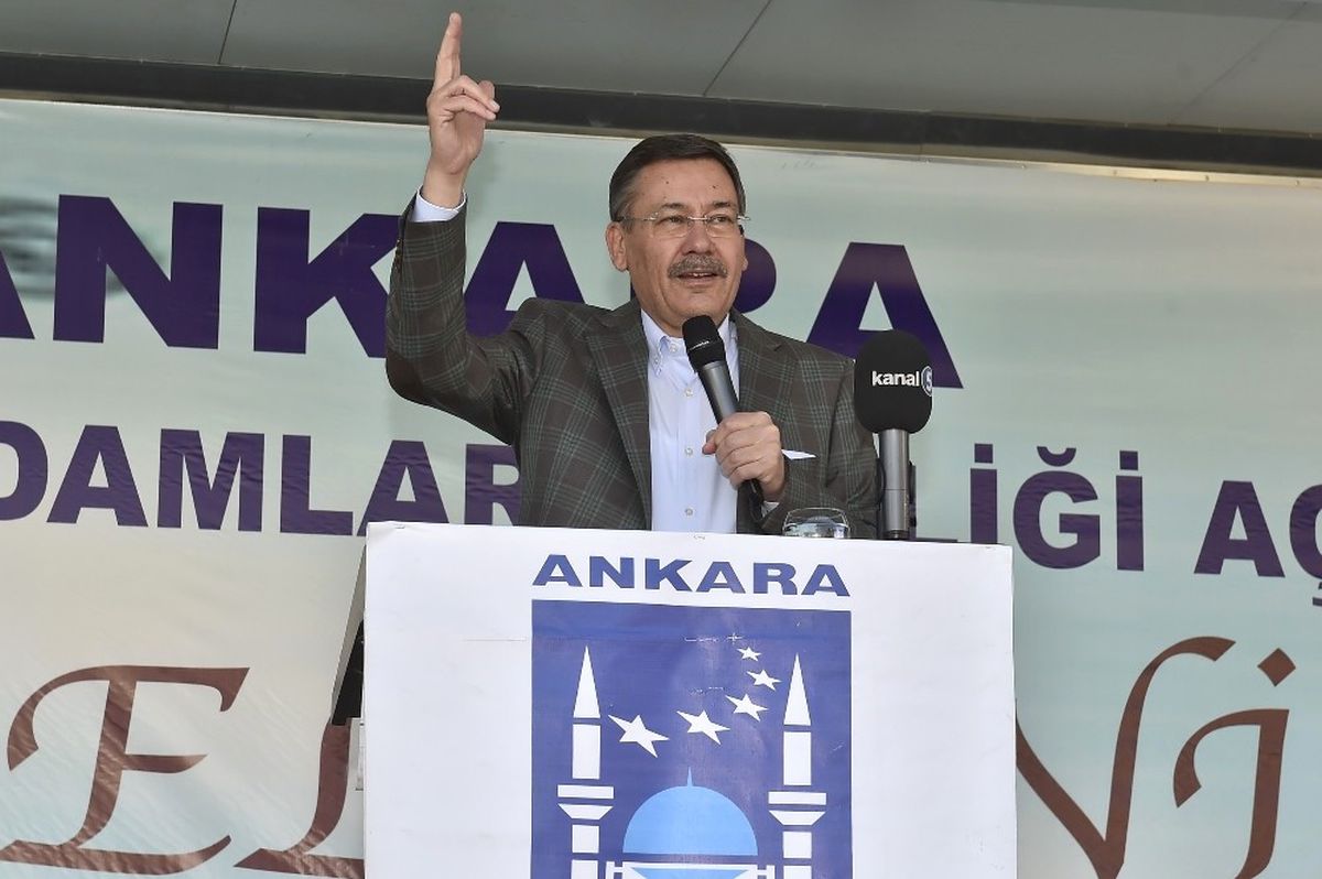 Başkan Gökçek, Ankara\'daki Çorumlu İş Adamlarıyla Bir Araya Geldi