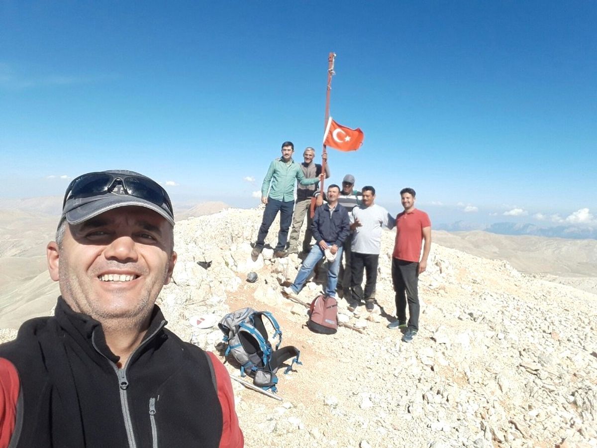 Beydost Kızlar Sivrisine Tırmandı