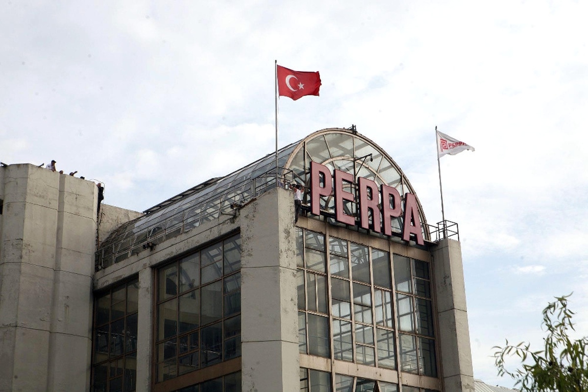 Bu Kez de Ticaret Merkezinin Çatısına Çıktı