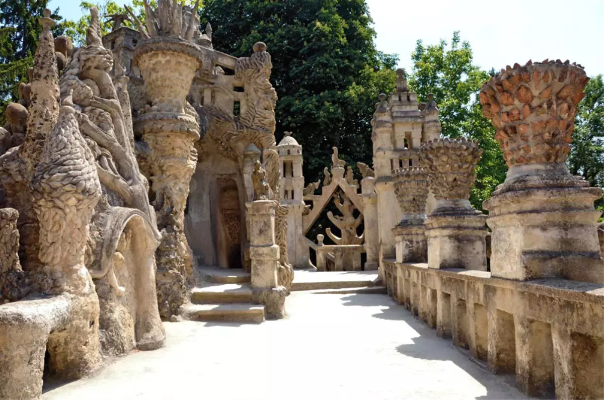 Bunu Görmeden Fransa\'yı Gördüm Demeyin: Palais Ideal Du Facteur Cheval