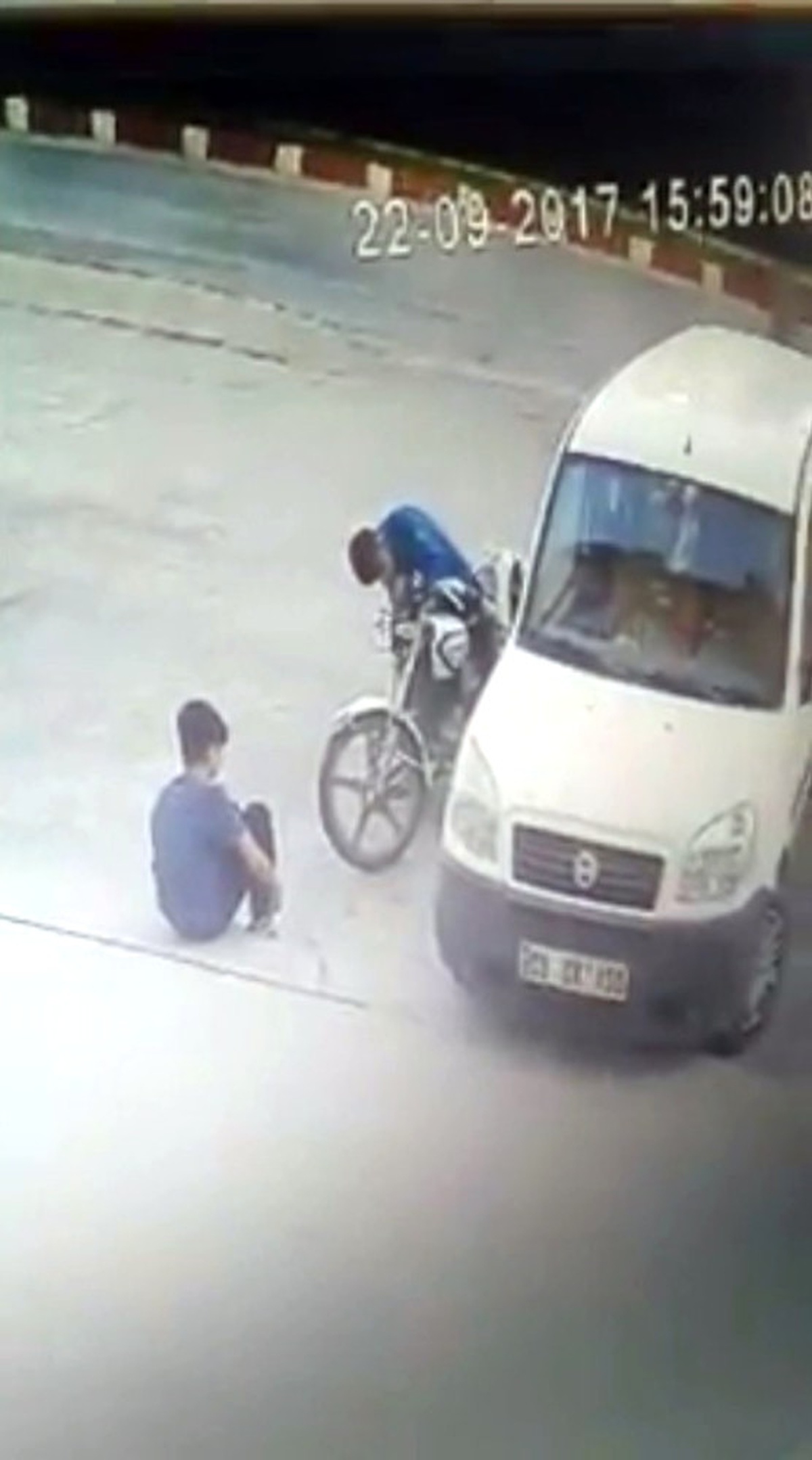 Çocukların Motosiklet Hırsızlığı Kamerada