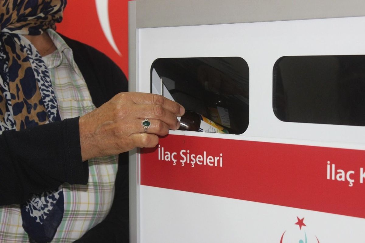 Edirne\'de 2 Yılda 1 Ton Tarihi Geçmiş İlaç Toplandı