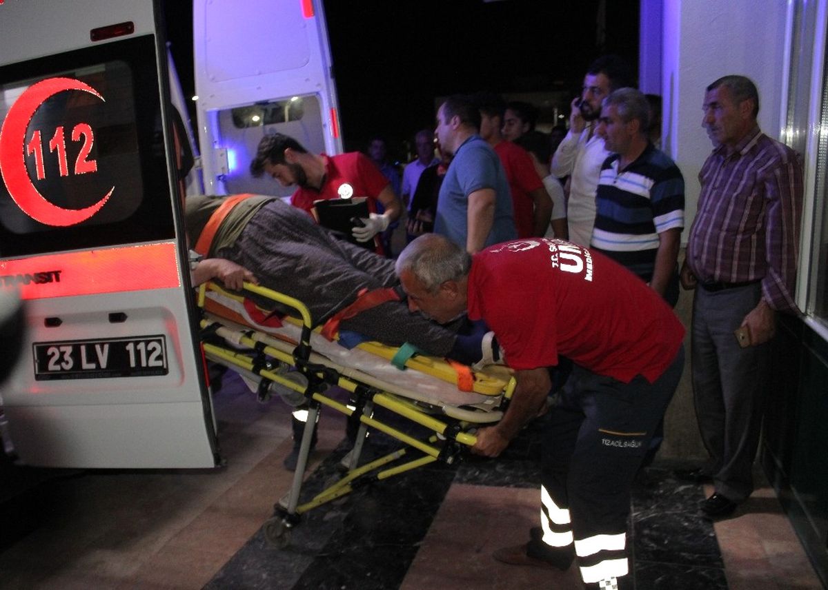 Elazığ\'da 2 Ayrı Trafik Kazası: 9 Yaralı