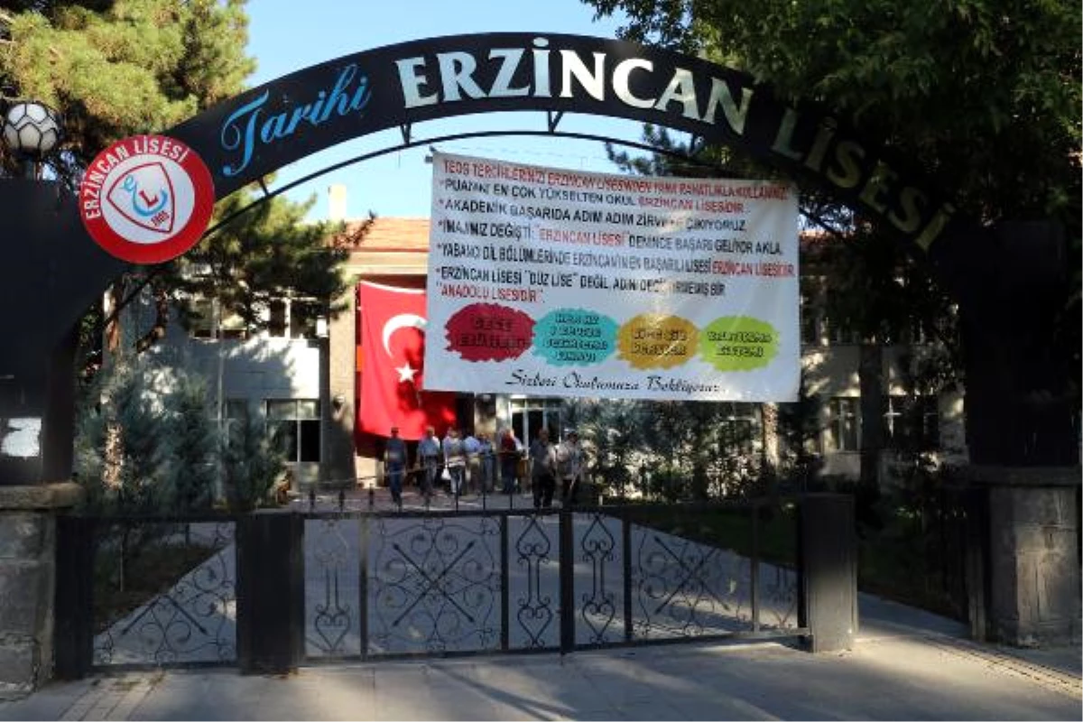 Erzincan Lisesi\'nin 600 Mezunu Pilav Günü\'nde Buluştu