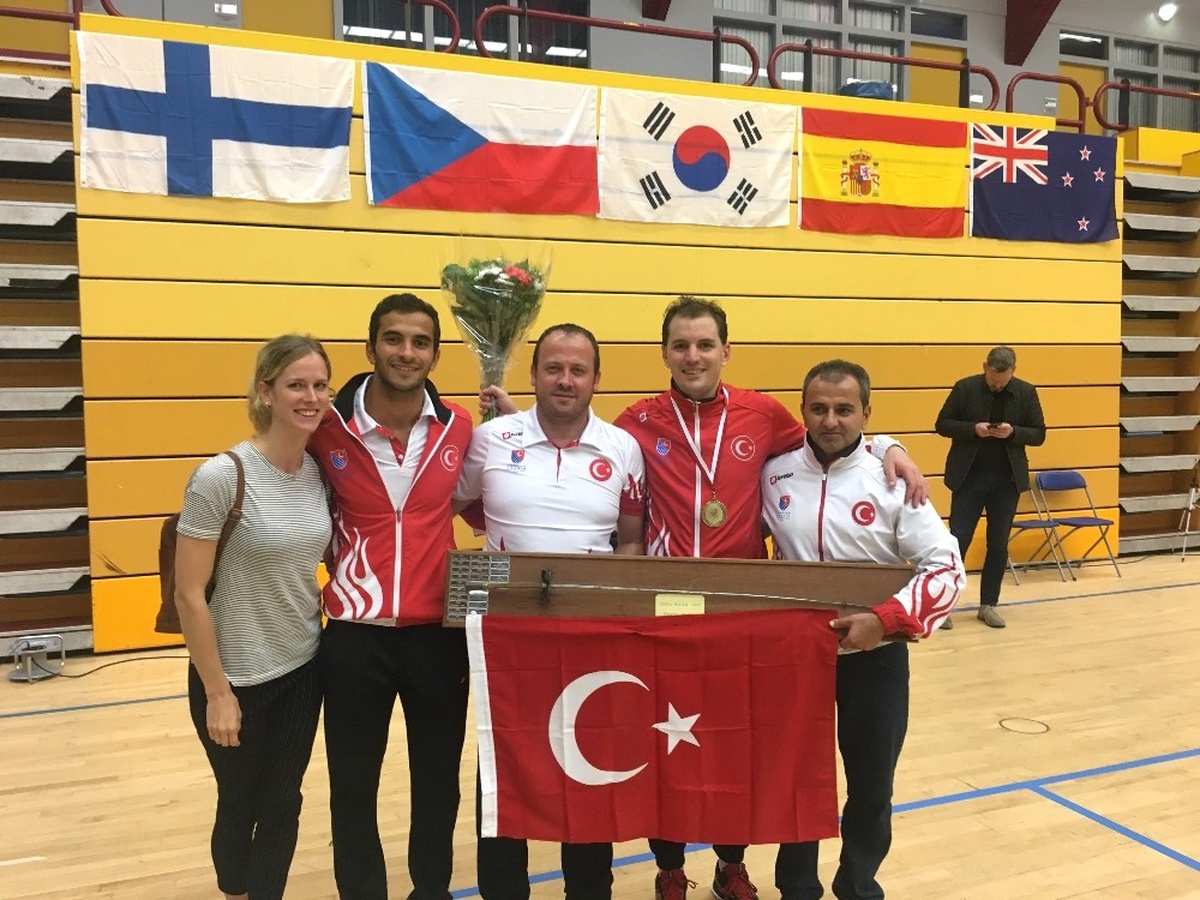 Eskrim Sporcusu Minuto Altın Madalya Kazandı