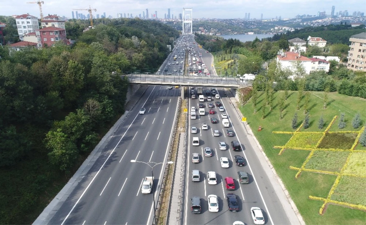 Fsm Köprüsü\'nde Oluşan Trafik Yoğunluğu Havadan Görüntülendi