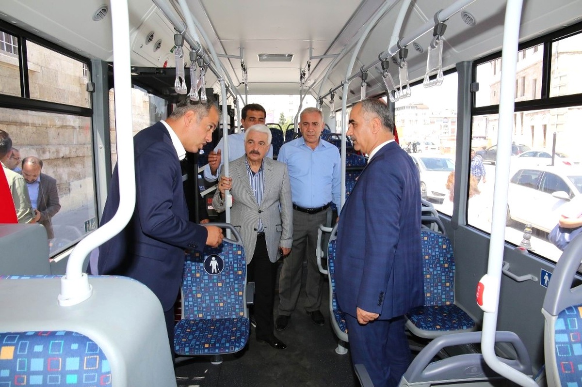 Halk Otobüslerinin Rengi Kırmızı-beyaz Olacak
