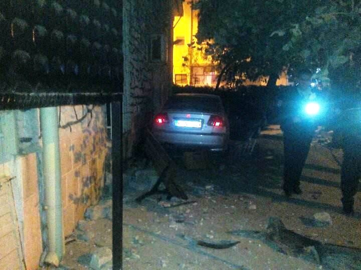 Hızını Alamayan Otomobil Cami Avlusuna Girdi