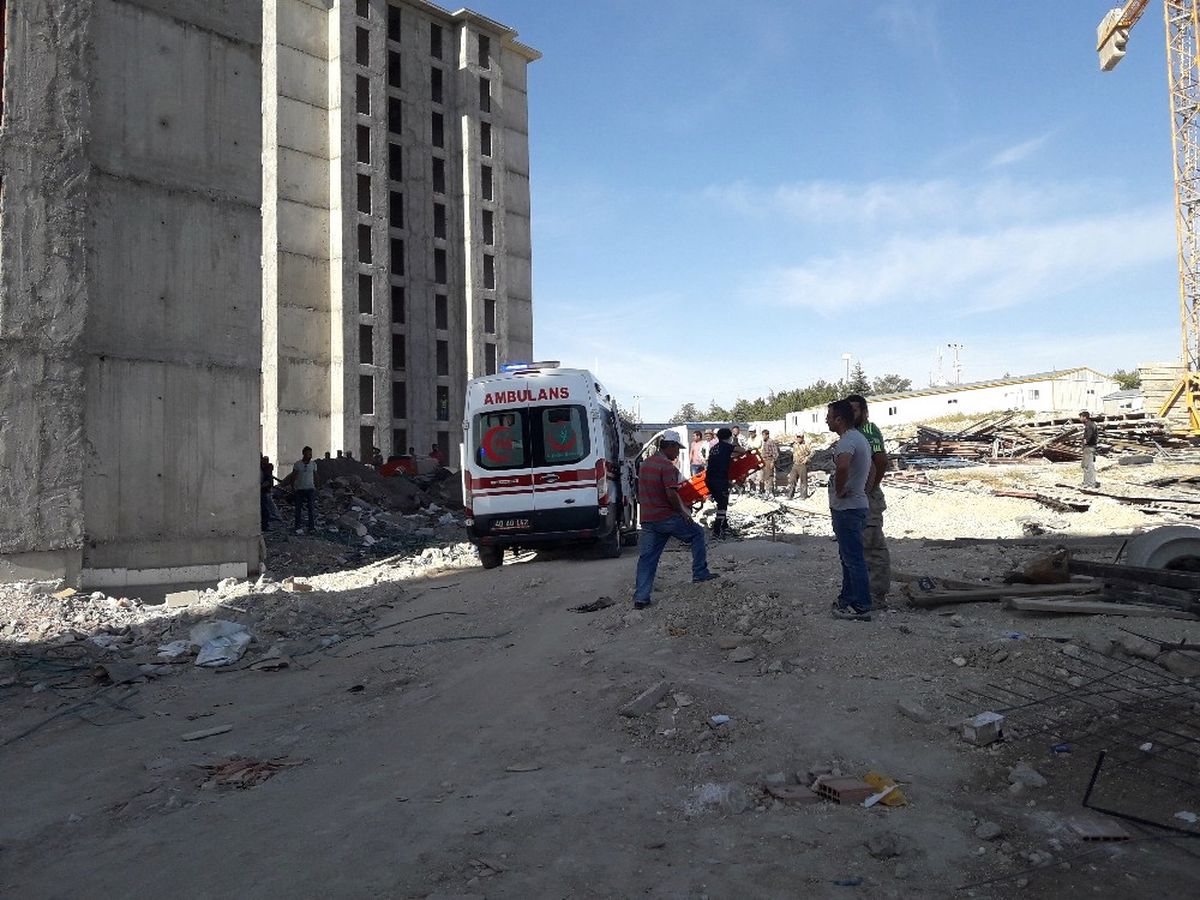 İnşaattan Düşen İşçi Ağır Yaralandı