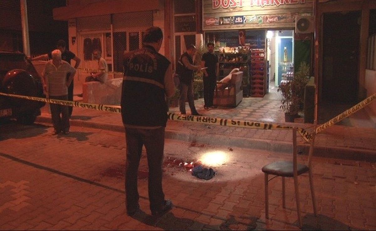 İzmir\'de Silahlı, Bıçaklı Kavga