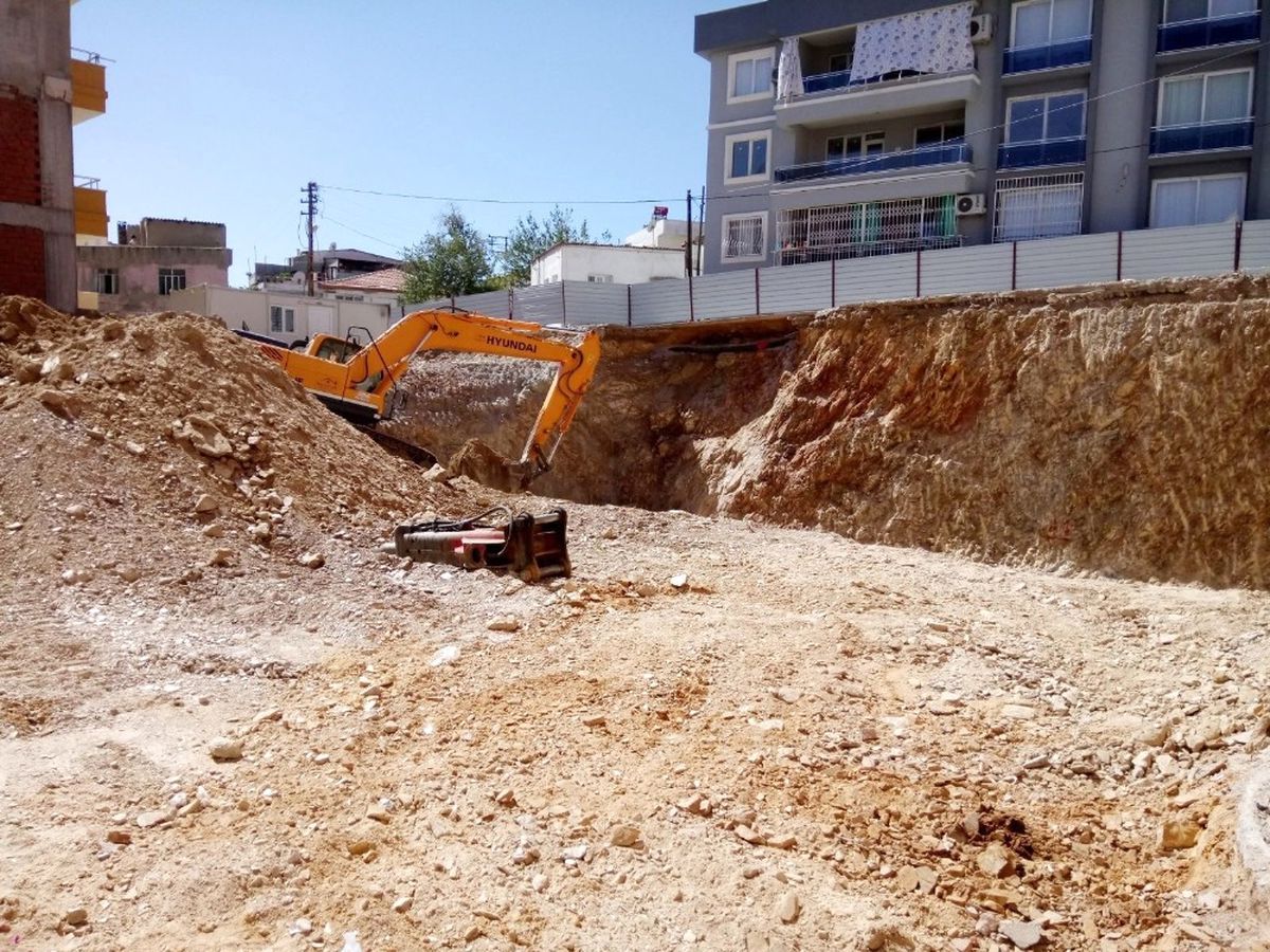 Milas\'ta İnşaat Sırasında Yol Göçtü