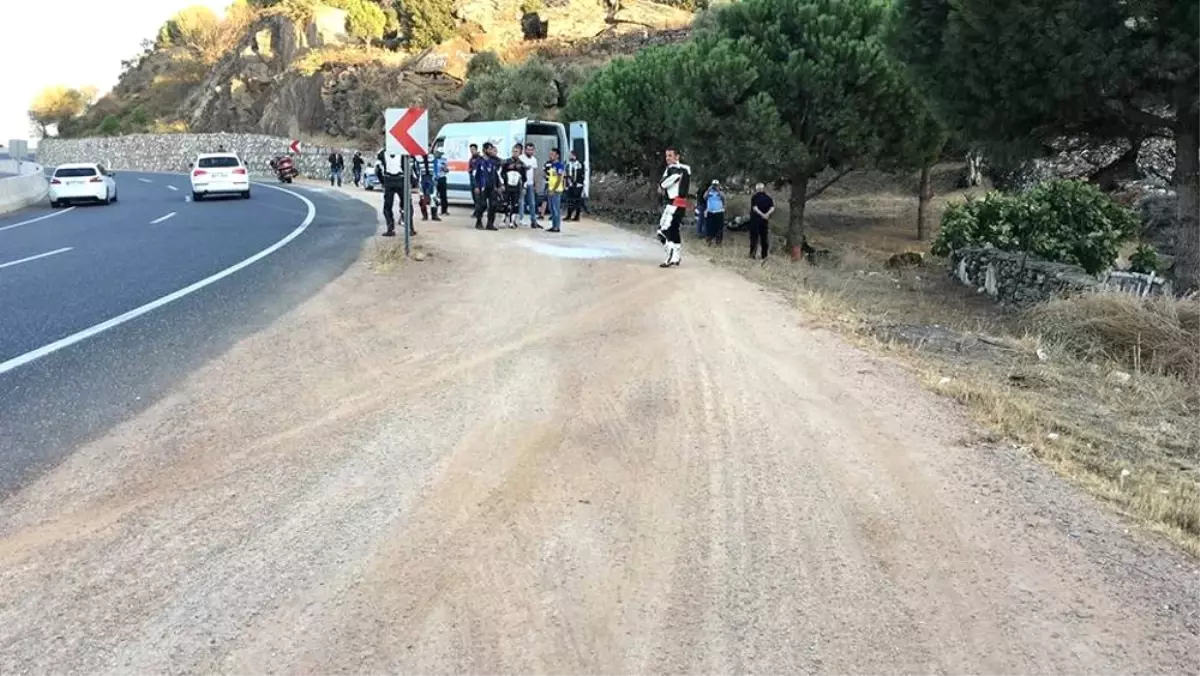 Motosiklet Tutkunu Virajı Alamayınca Tarlaya Uçtu