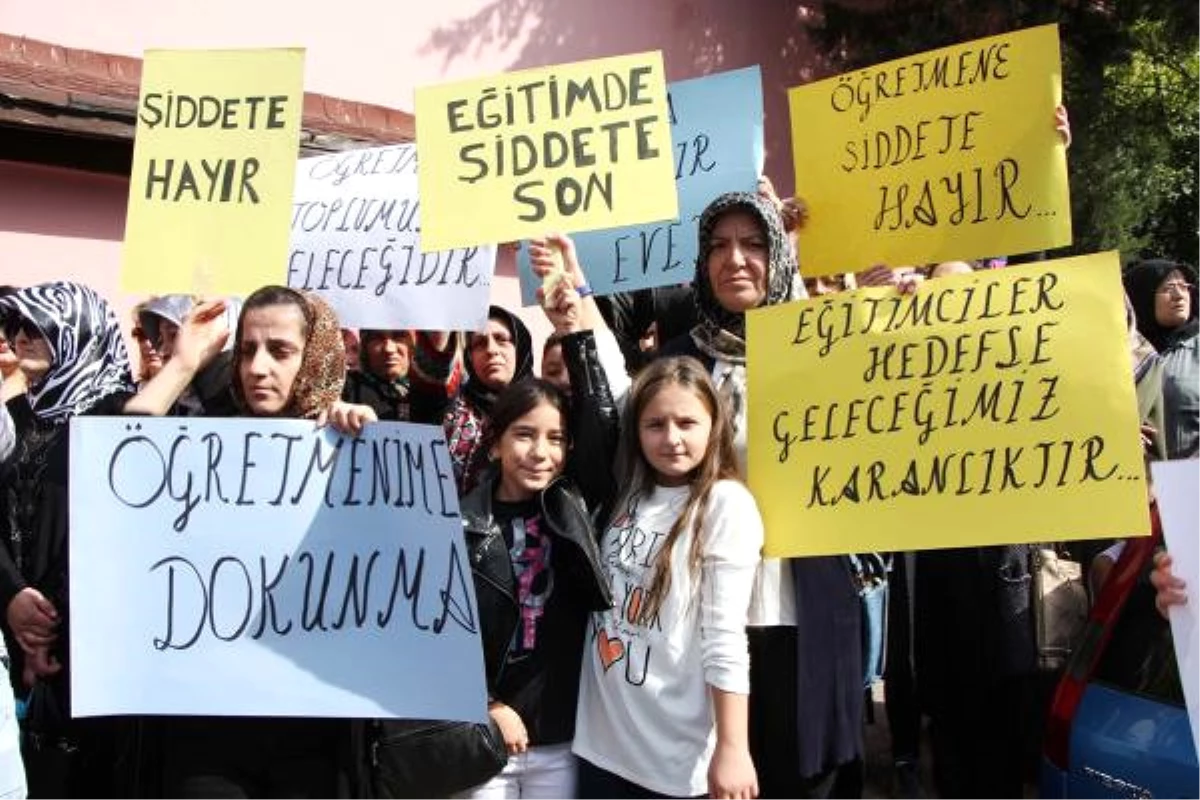 Öğretmene Bıçakla Saldıran Kadın Velinin Serbest Bırakılması Protesto Edildi