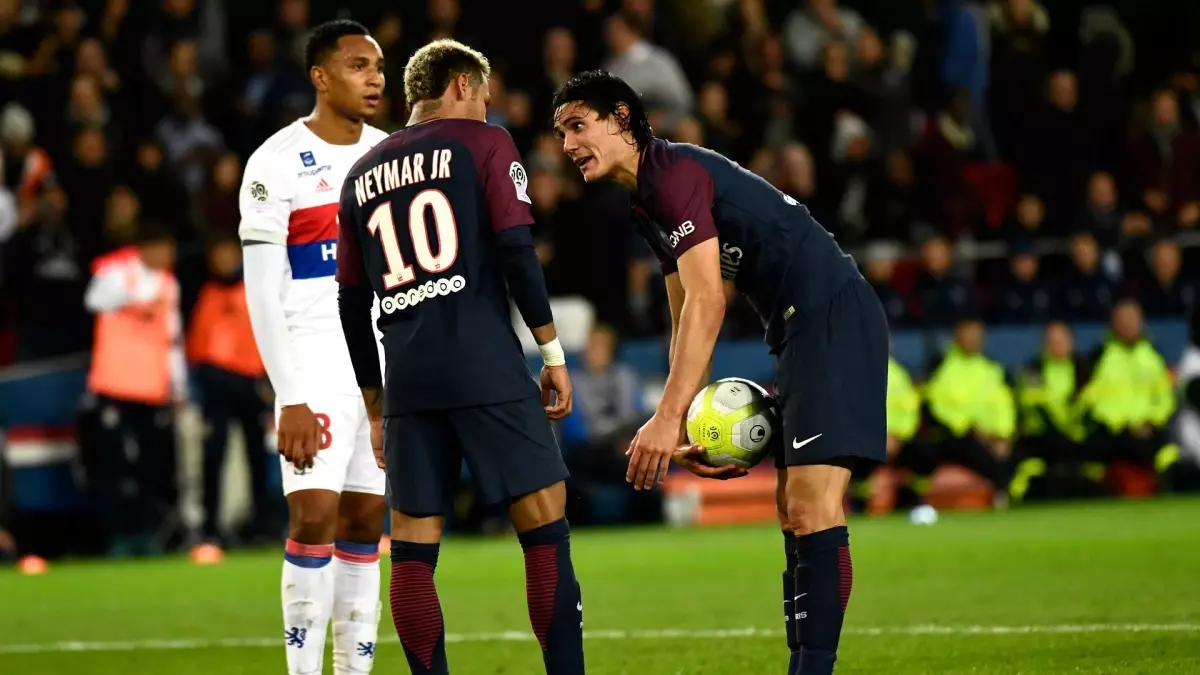 PSG, Penaltı Atışlarını Neymar\'a Bırakması İçin Cavani\'ye 1 Milyon Euro Teklif Etti