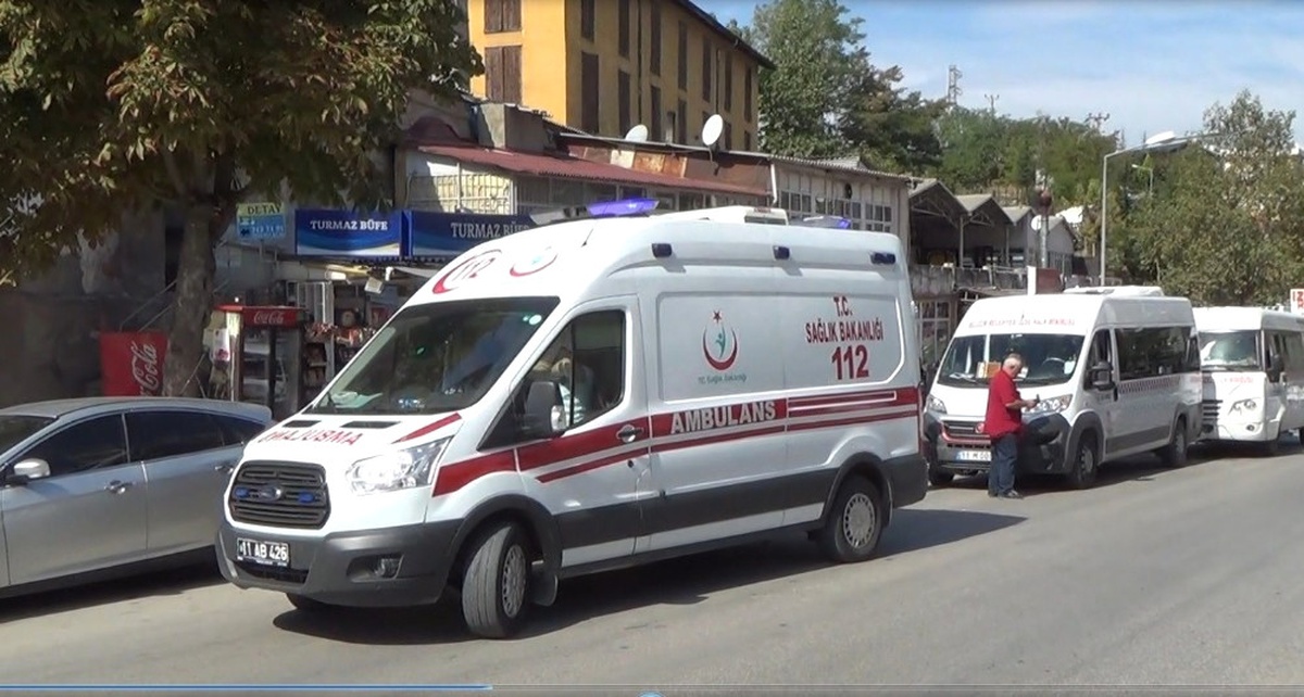 Şehiriçi Minibüslerin Çarpışması Sonucu 2 Kişi Yaralandı