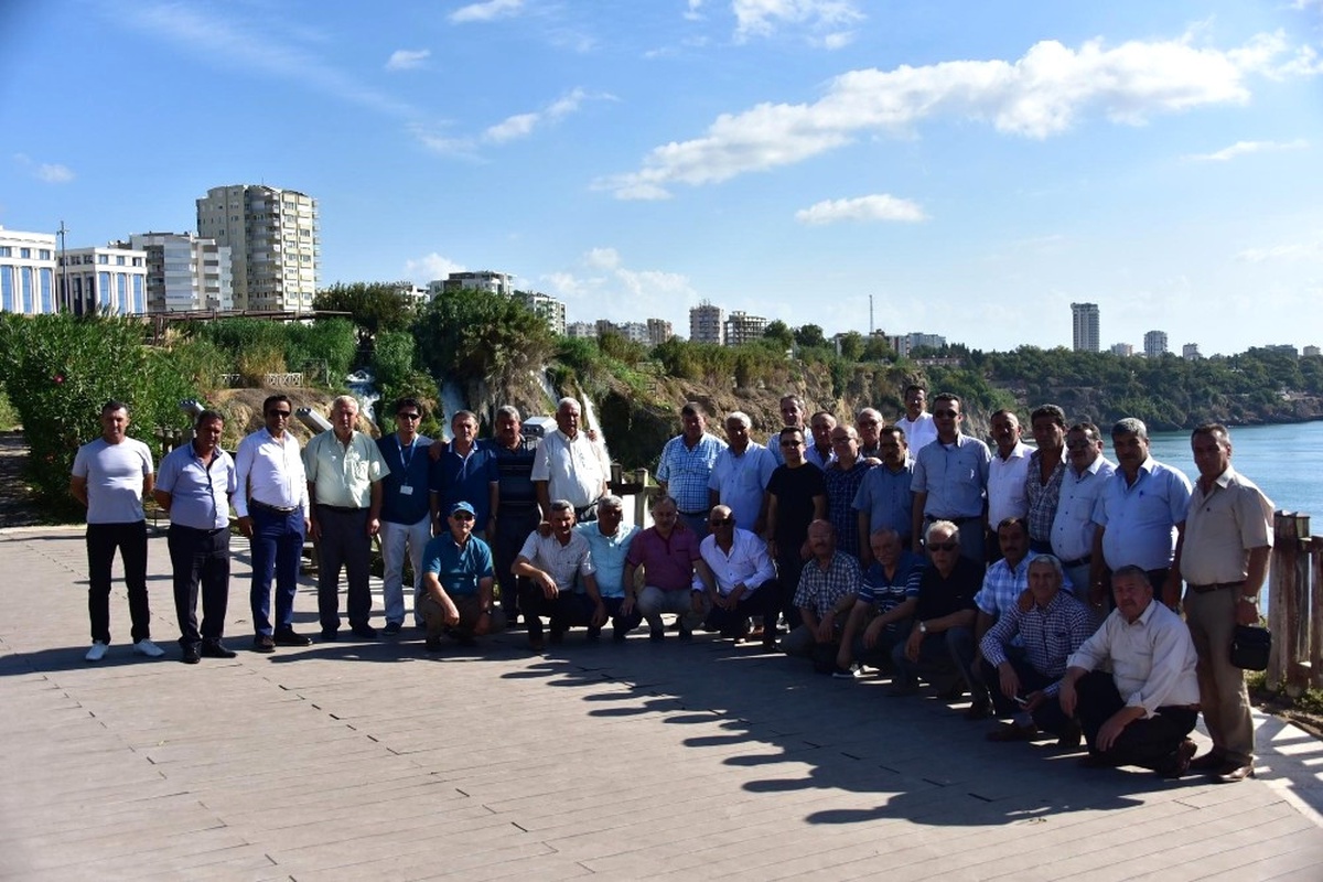 Şehzadeler\'in Muhtarları Antalya\'da Stres Attı