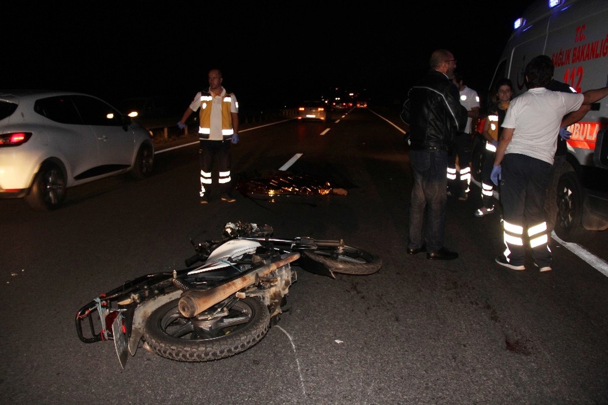 Ters Yola Giren Traktör Motosiklete Çarptı: 1 Ölü