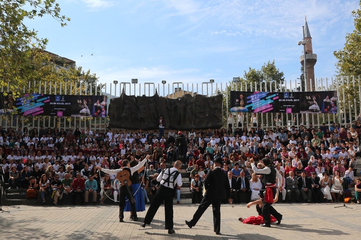 Tiyatro Festivali\'nde 22. Yıl Coşkusu