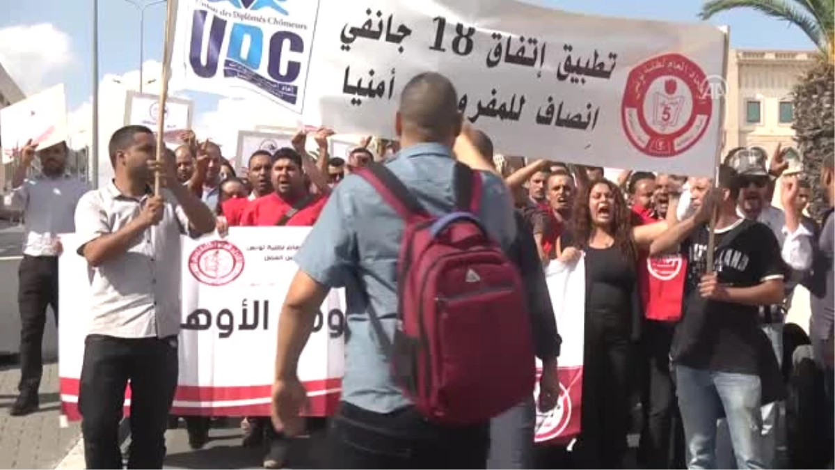 Tunus\'ta İşsiz Gençlerden Protesto