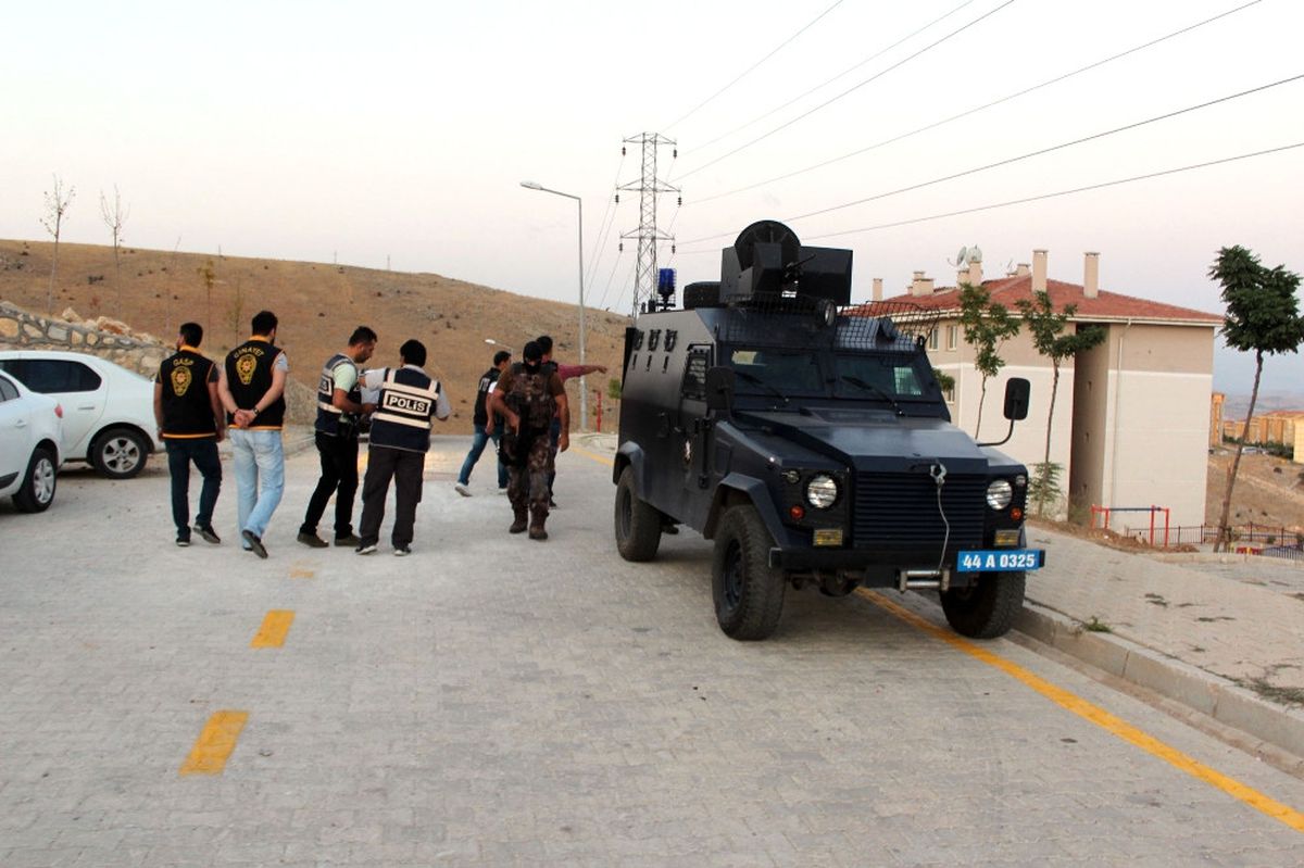 Zehir Tacirlerine Şafak Baskını: 21 Gözaltı