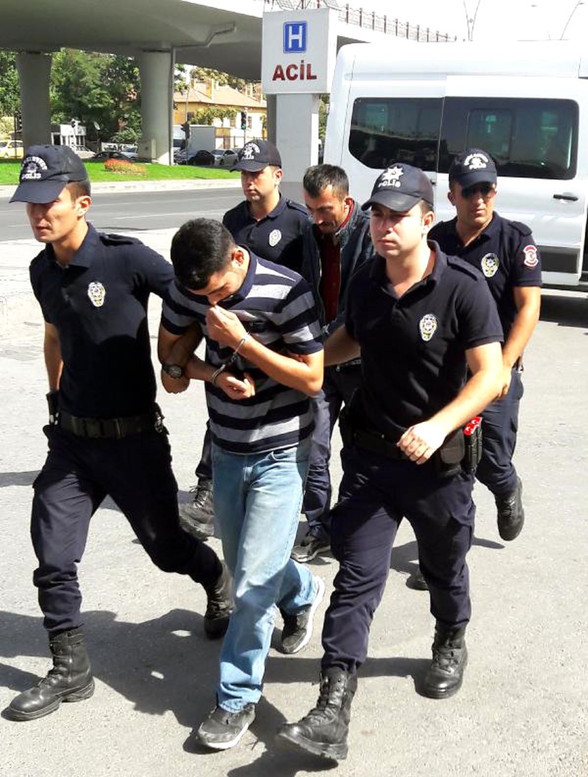 10 Kilo Esrarla Yakalanan 2 Şüpheli Adliyede