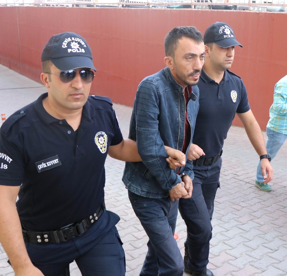 10 Kilogram Esrarla Yakalanan 2 Kişi Adliyeye Sevk Edildi