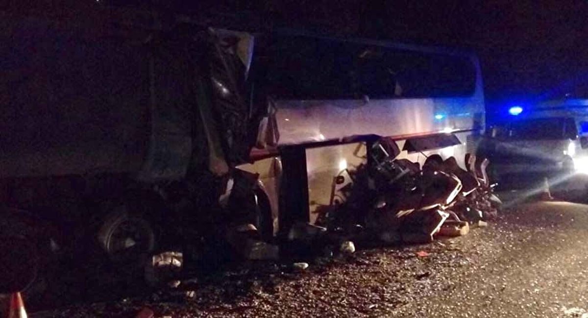 Abhazya\'da Otobüs Kazası: 6 Ölü, 18 Yaralı