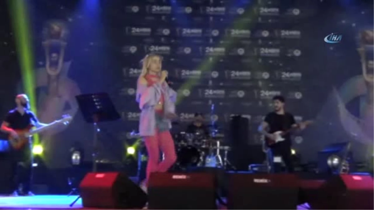 Adana\'da Herkes Bunu Konuyor; "Aleyna Tilki Konserini Conolar mı Bastı"