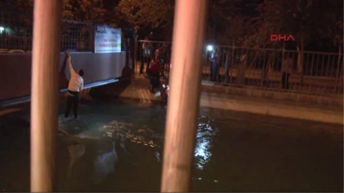 Adana - Otomobil Kanala Uçtu: 1 Yaralı
