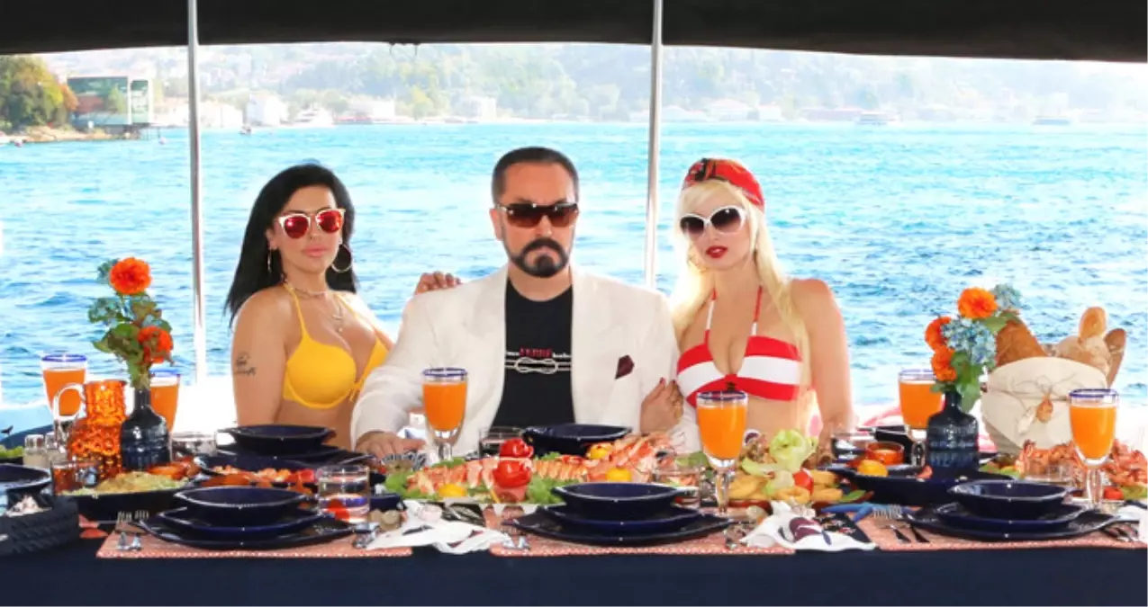 Adnan Oktar\'a Açıkça Soruldu: Genç Kızlara Neden \'Kedicik\' Diyorsunuz