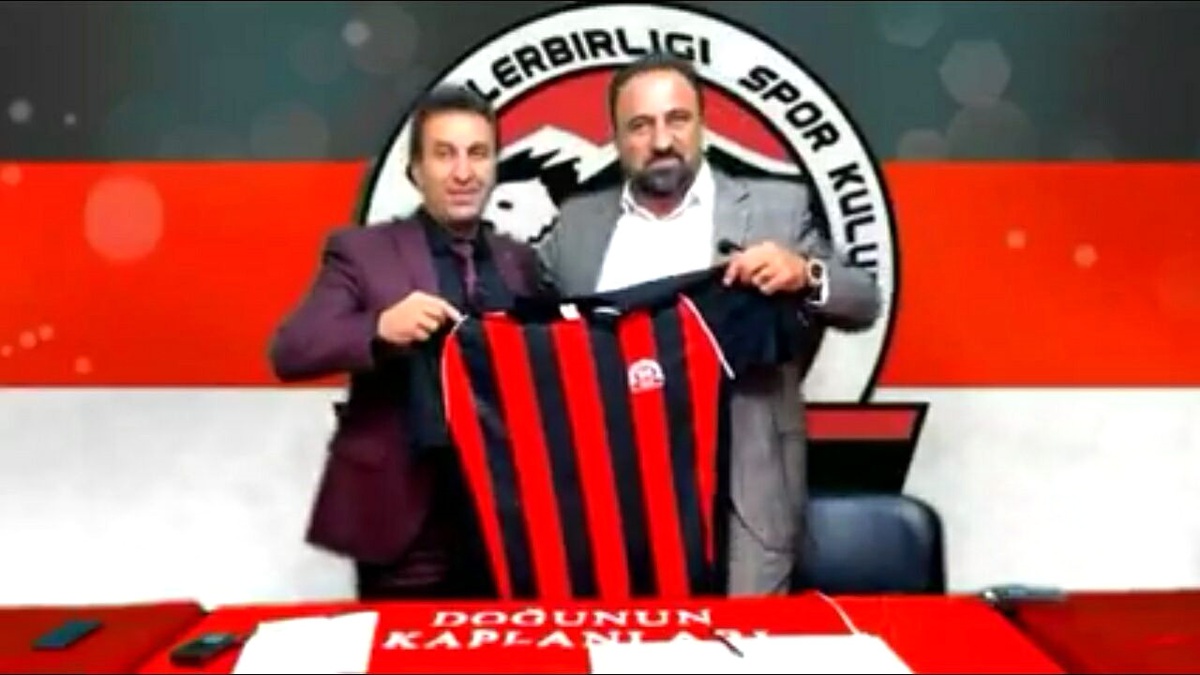 Ağrı G.Birliğispor Canlı Yayında Önder Özenle Sözleşme İmzaladı