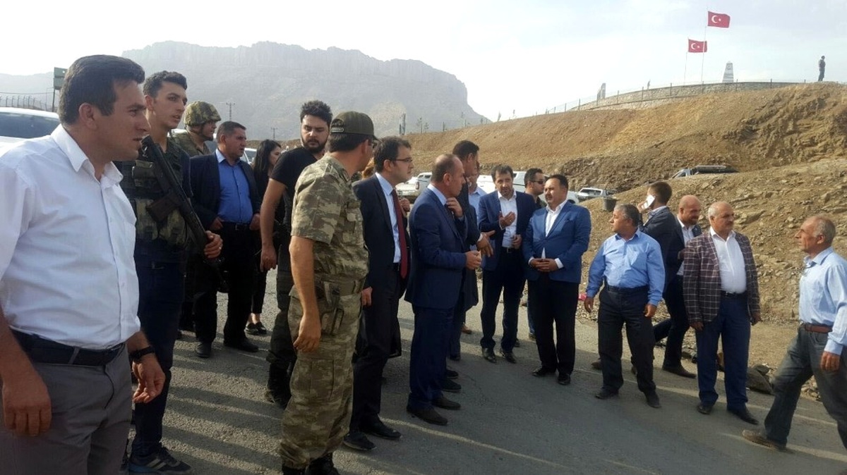 AK Parti\'li Kavakçı, Teröristlerin Vurduğu Sığınmacıları Ziyaret Etti