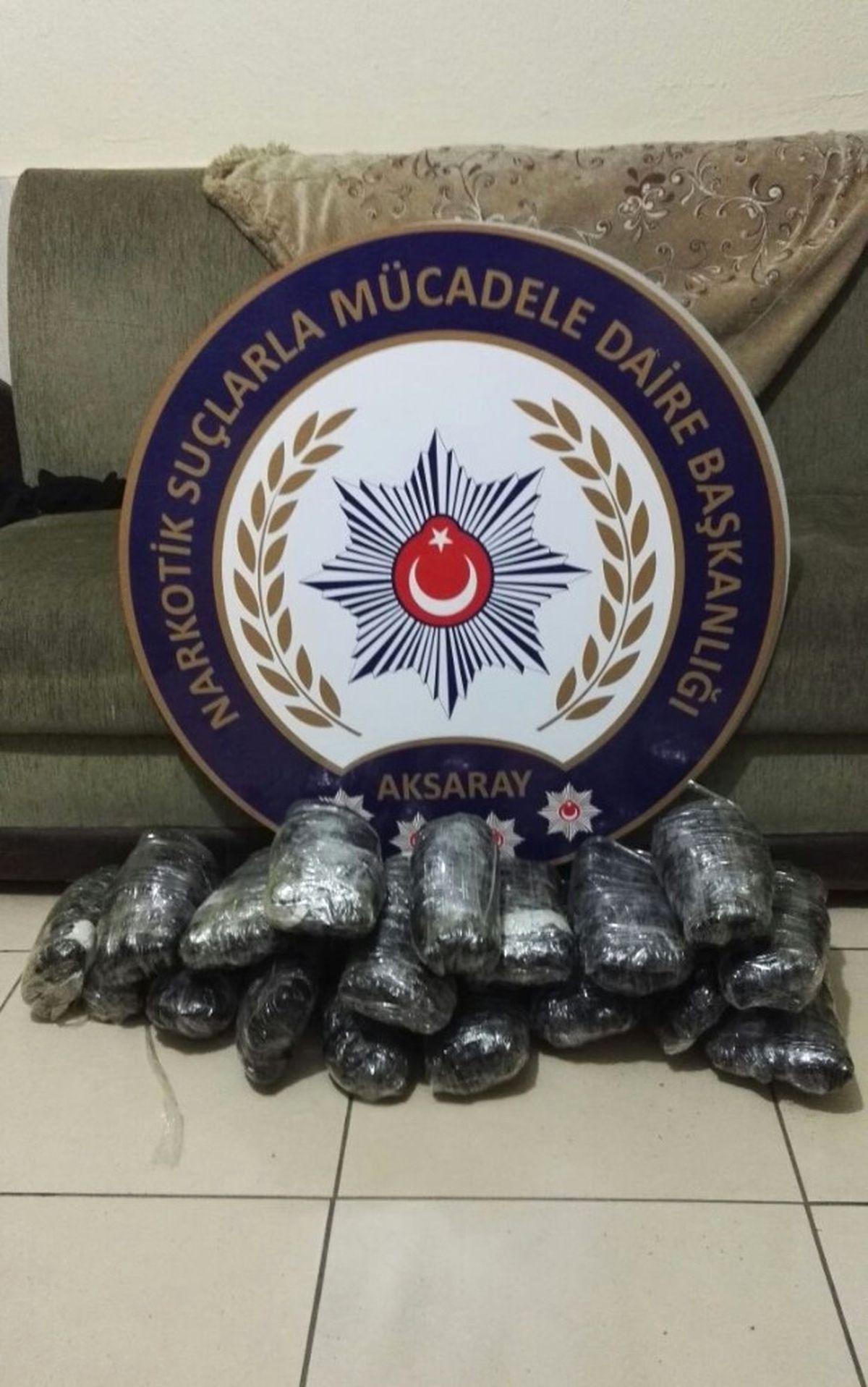 Aksaray\'da Yolcu Otobüsünde 11 Kilo Esrar Ele Geçirildi