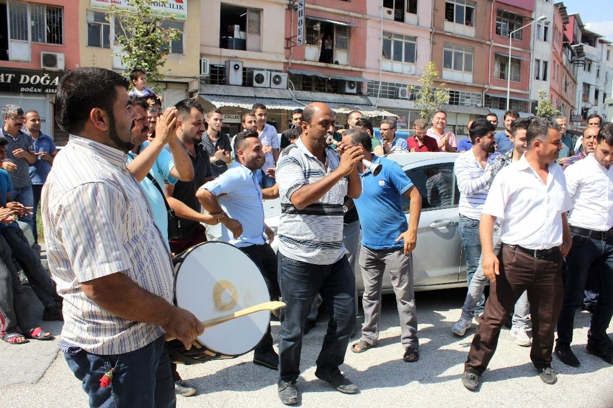 Ayakkabı İşçileri Davul Zurnalı Eylem Yaptı