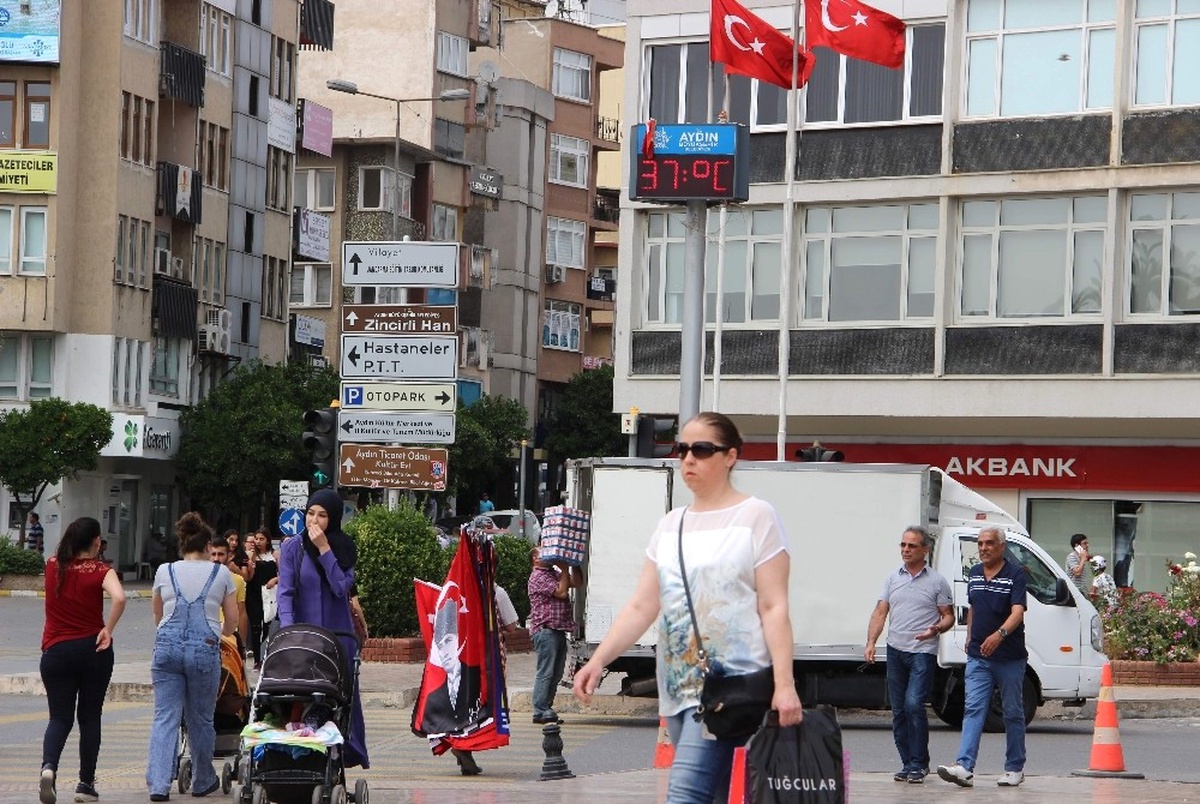 Aydın\'da Hane Halkı Kullanılabilir Fert Geliri 18 Bin 666 TL Oldu