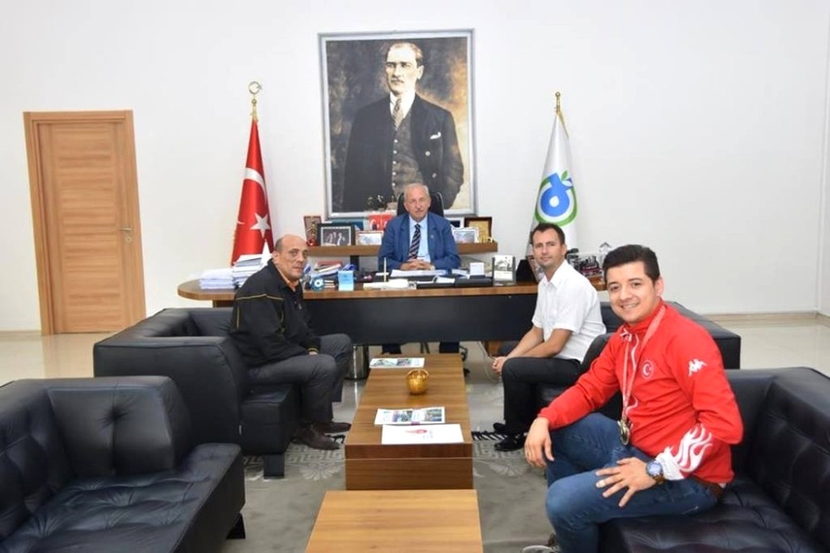 Başkan Albayrak Milli Sporcuyu Ağırladı