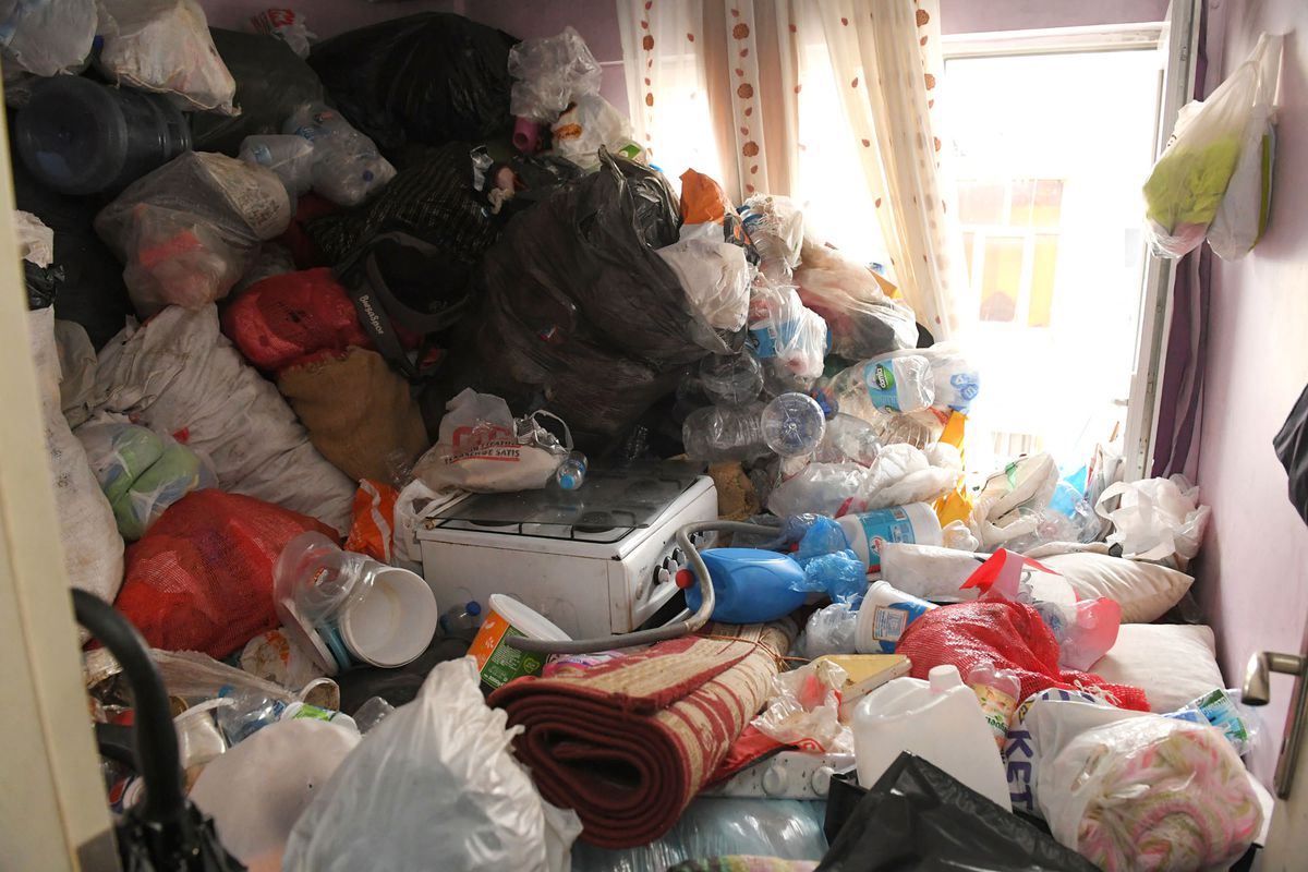 Belediye Ekipleri Çöp Evi Temizledi